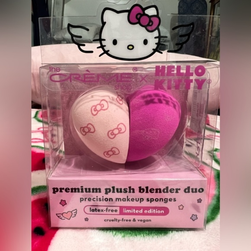 Creme shop hello kitty blender duo makeup sponge